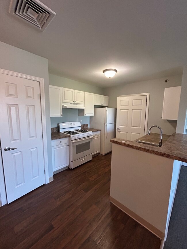 Building Photo - 2bed 2 bath