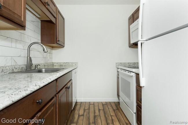Photo - 525 Fairbrook St Unit 106