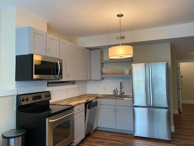 Photo - 1458 Avon St Unit B