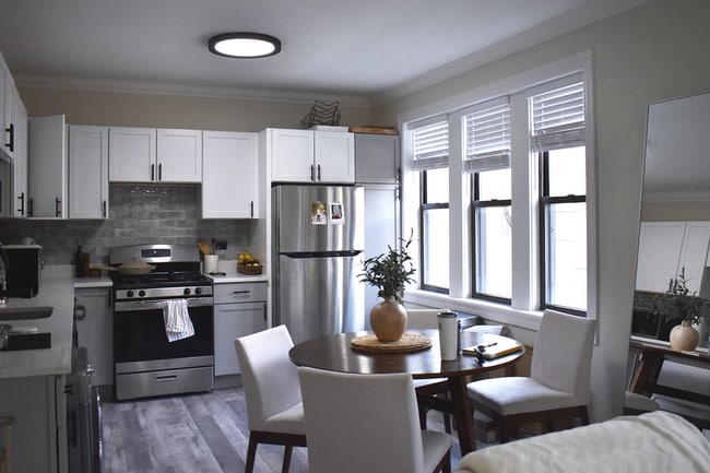 Photo - 839 W Cornelia Ave Apartments Unit 2N