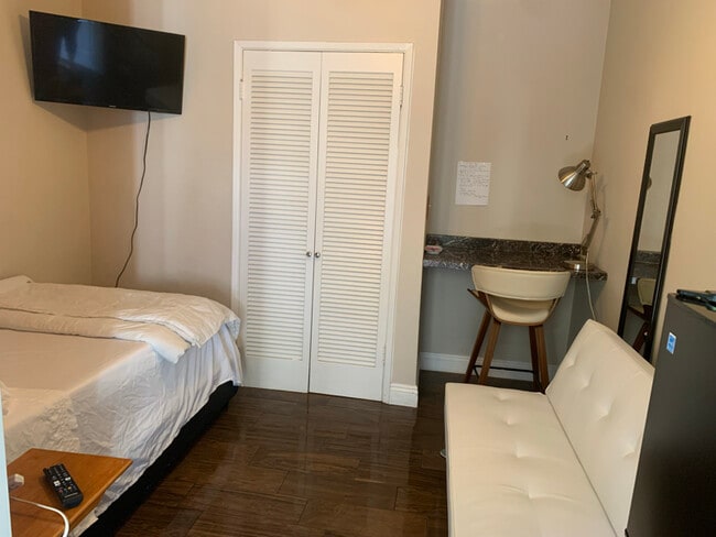 Photo - 22970 Crespi St