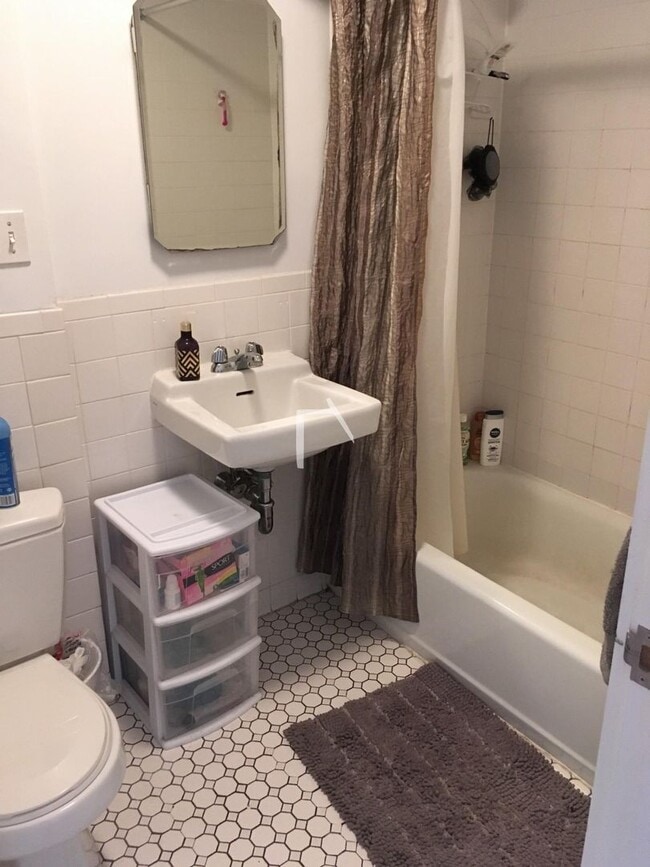 Photo - Well Lit 3 Bed Unit 6