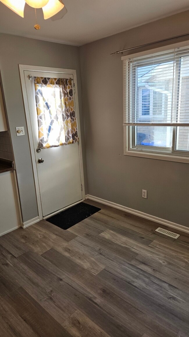 Photo - 142 Guildwood Dr