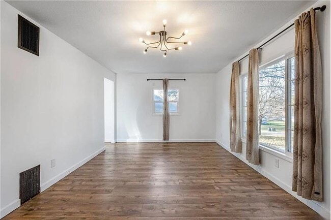 Photo - 6615 Charles St