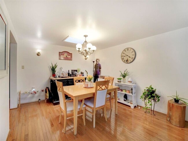 Photo - 14 Chopin Ct