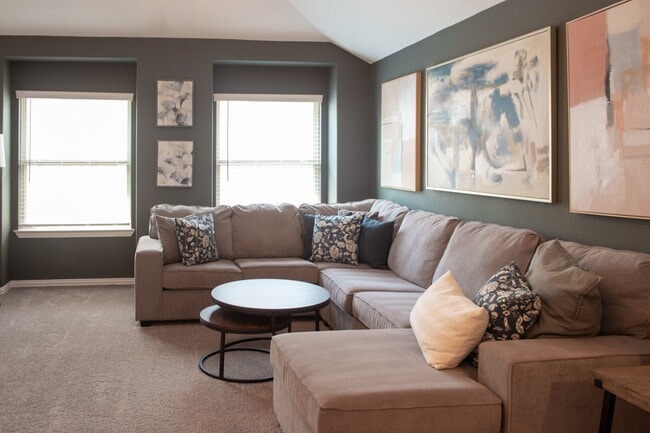 Building Photo - 246 Crest Sights Dr