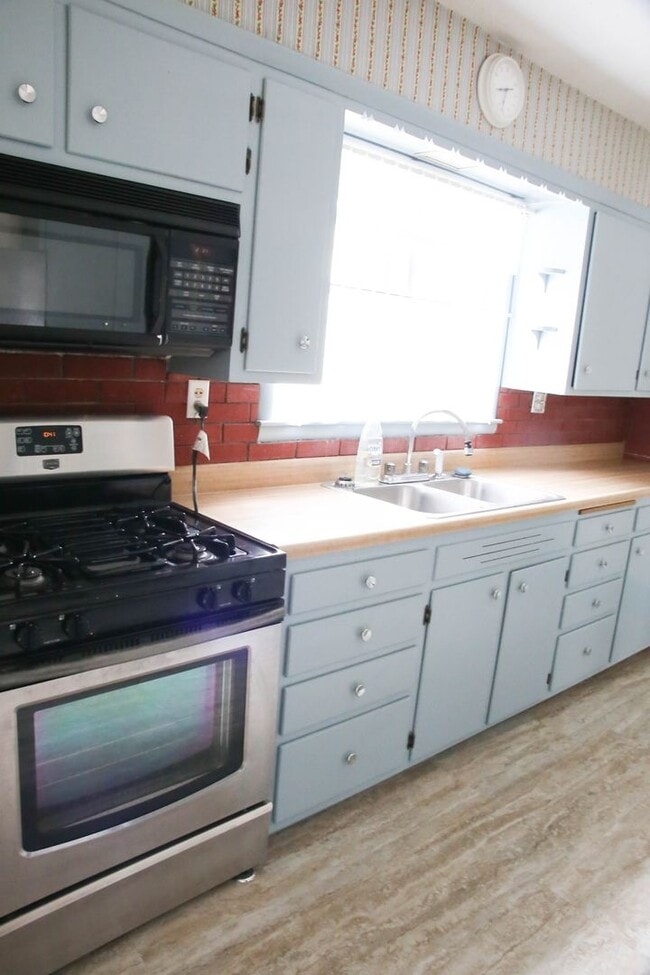 Photo - Rent: $1500 - 4 bed home within walking distance to downtown