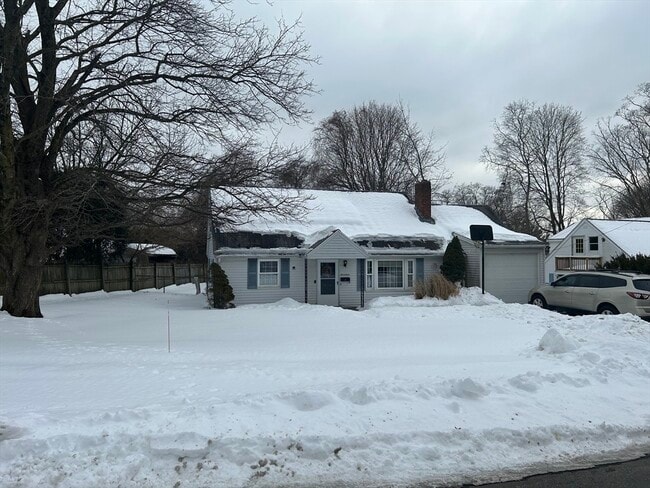 Building Photo - 17 Janet Cir