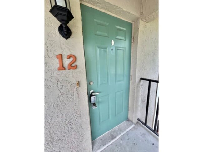 Building Photo - 2 Bedroom 2 Bath Apartments! Multiple Unit...