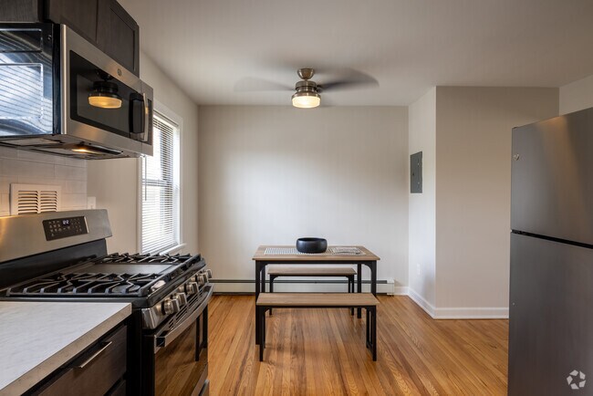 1BR, 1BA - 700SF