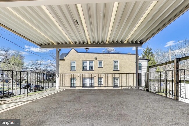 Photo - 1900 R St SE
