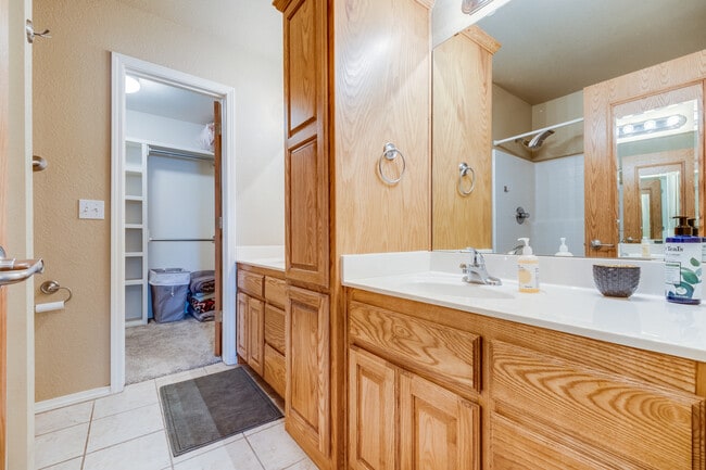 Bedroom 1 Bathroom - 4527 Ida Louise Ct Townhome