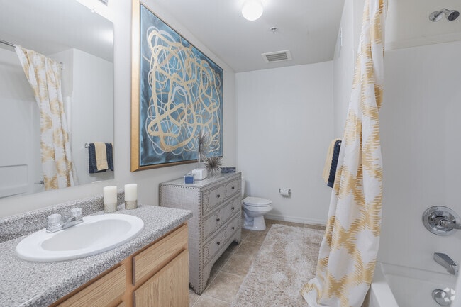 2BR, 2BA - 1,035SF - Primary Bathroom