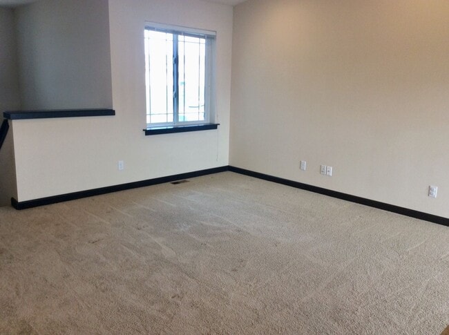 Photo - Beautiful, spacious townhouse for rent