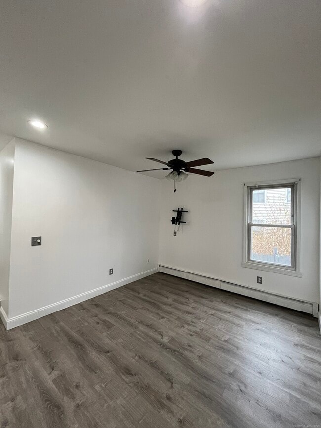 Photo - 120 Maltby St Unidad #1A