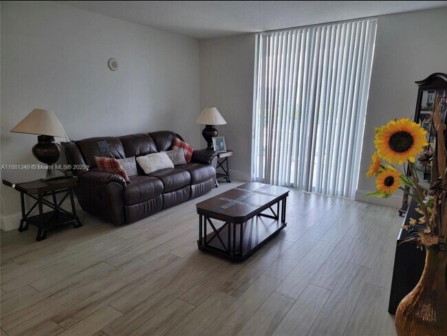 Building Photo - 140 S Dixie Hwy Unit 519 Rental