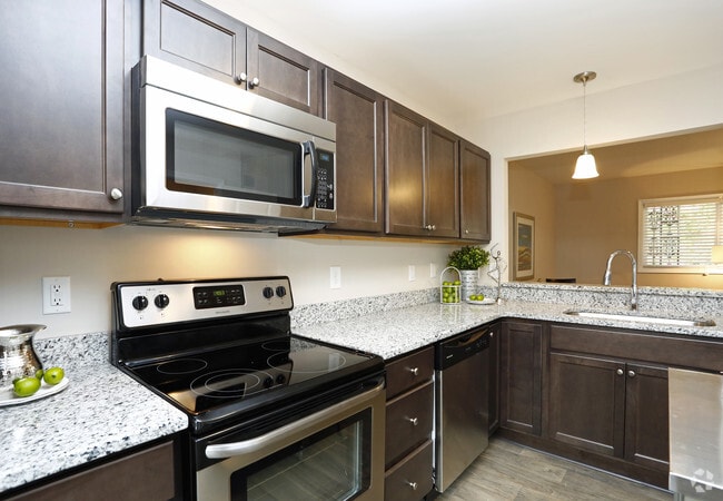 Pine Floorplan 2BR, 1BA - 840sf    Forest Pointe 4-  Kitchen - Forest Pointe Rental