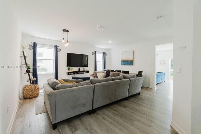 Photo - 1400 SE 27th Terrace