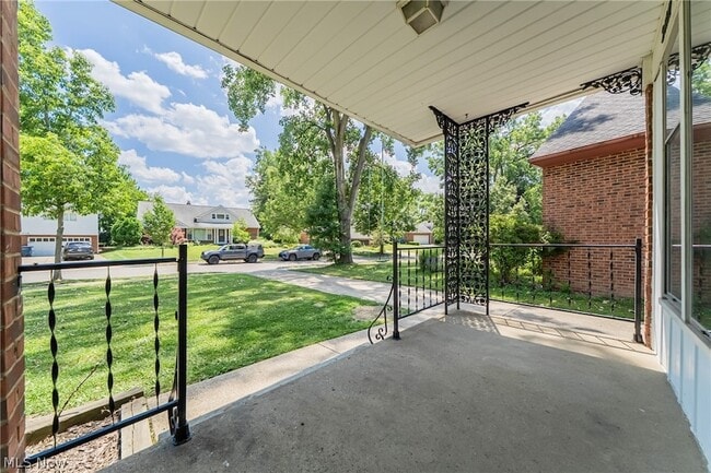 Photo - 24111 Edgehill Dr