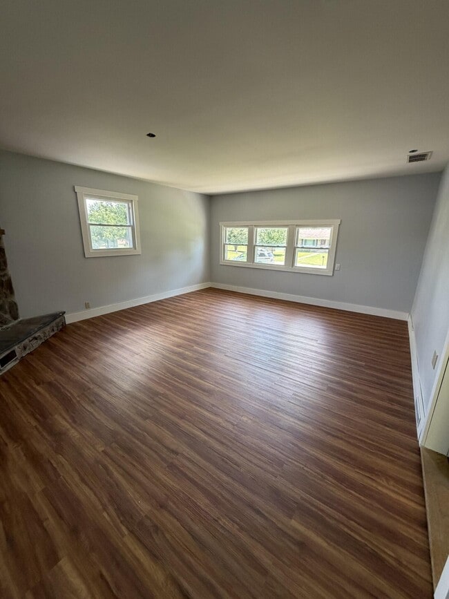 Photo - 721 Wayland Dr