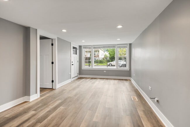 4624 N Springfield Ave Unit 1