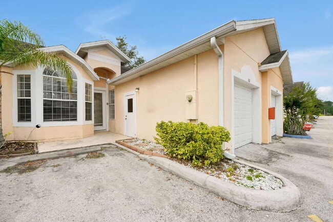 Photo - "Charming 3-Bed, 2-Bath Condo Oasis in Orlando – 1,000 Sq Ft of Comfort!" Unit 2-A3