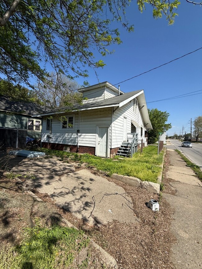 Photo - 1153 E William St