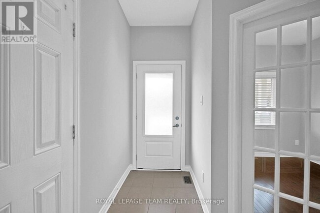 Photo - 208 Mission Trail Cres