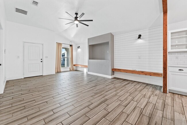 Photo - 1209 E 89th St