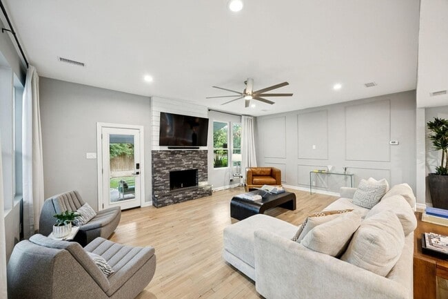 Photo - 7018 Blackwood Dr