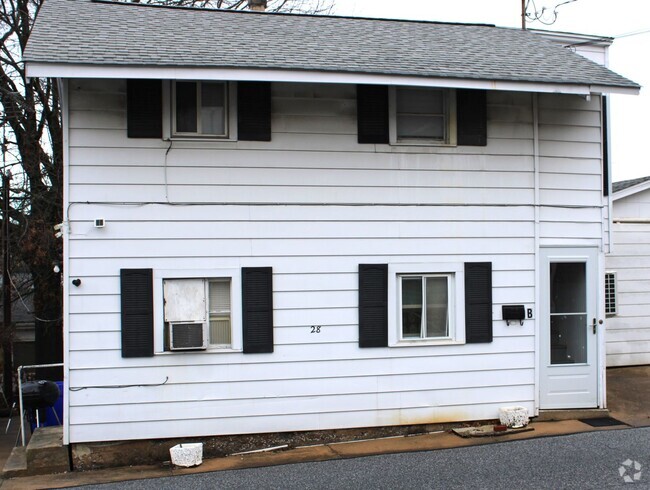 Building Photo - 28 W Maple St Dallastown Rental