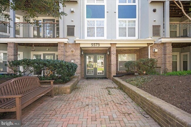 Building Photo - 5573 Seminary Rd Unit 309