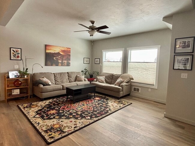 Photo - Victor - 4BR 3.5 Bath Townhouse Attached Garage