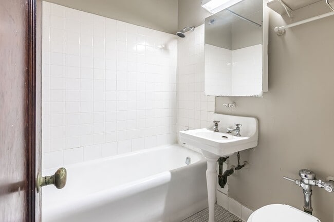 5540 Hyde Park by 3L Living