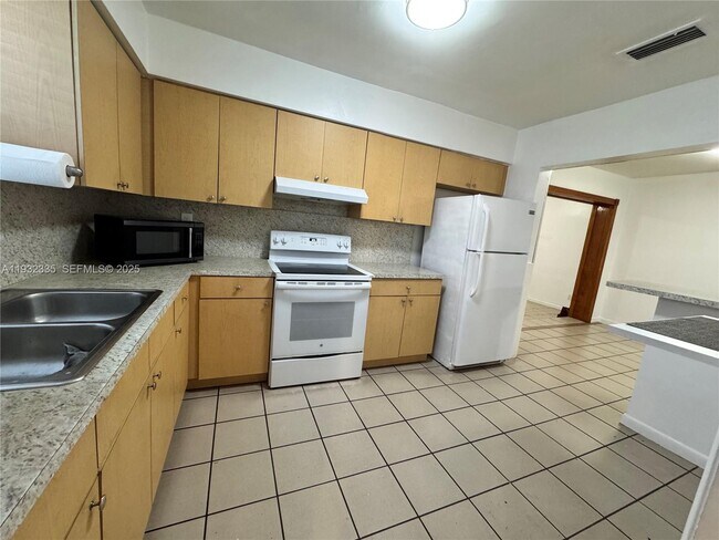 Photo - 9111 SW 20th St