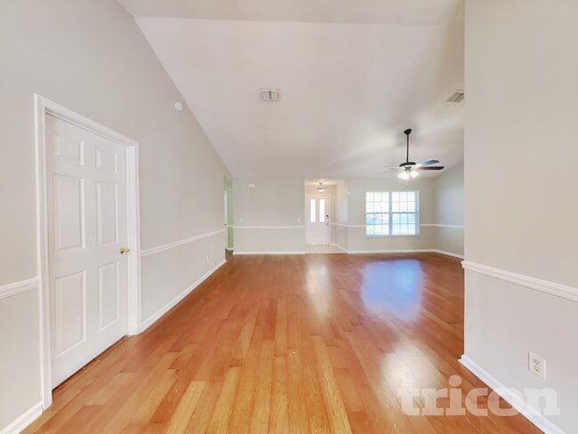 Photo - 1133 Linwood Loop