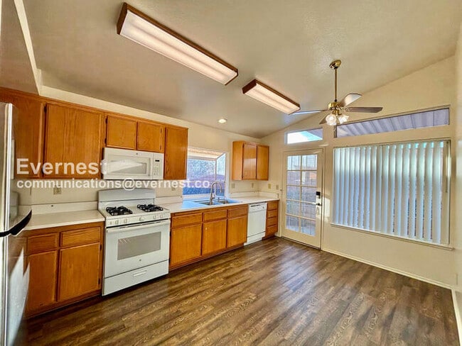 Photo - 27271 Prominence Rd