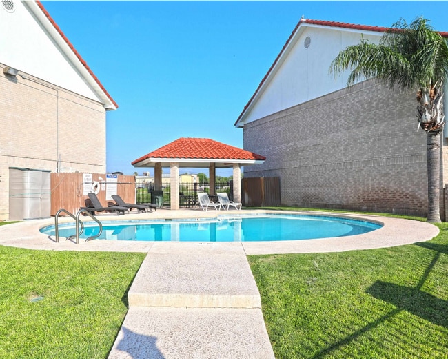 Photo - 7521 Country Club Dr