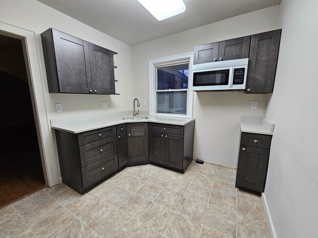 Building Photo - 3 Bedroom, Great SE location, near Mt Vern... Rental