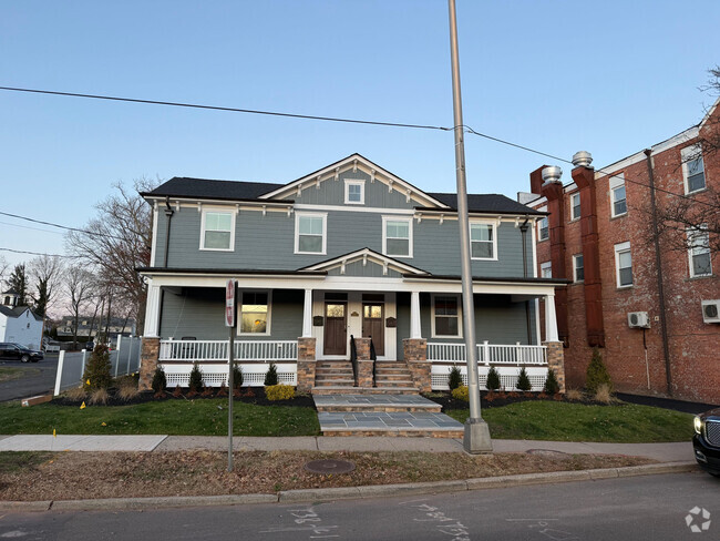 Building Photo - 2 W End Ave Rental
