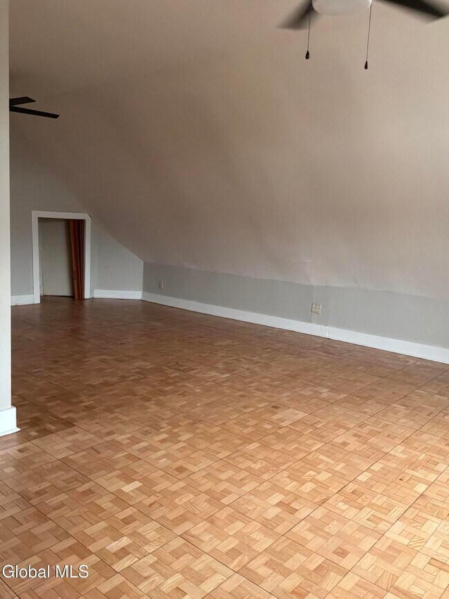Photo - 137 Broad St Unit 3