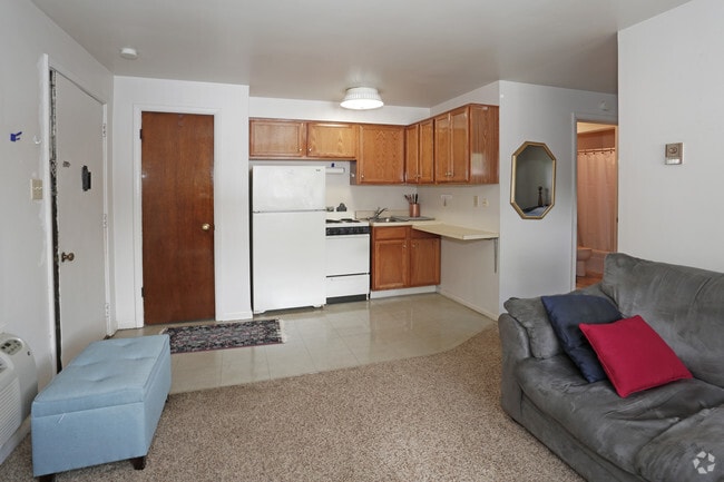 1BR, 1BA - Small - Tree Top Manor