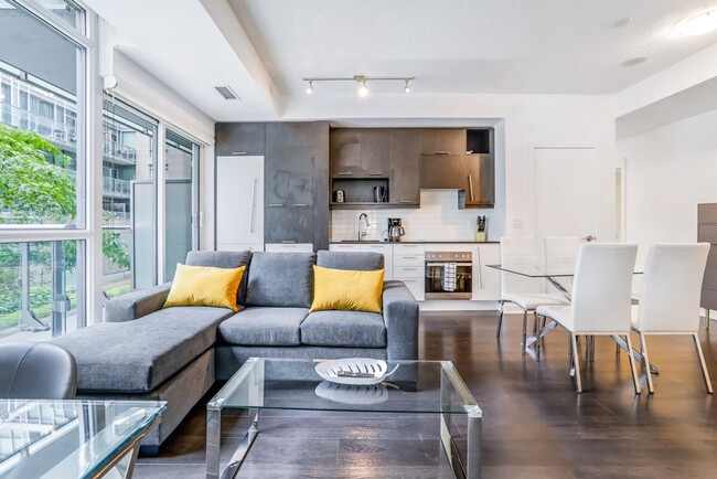 Building Photo - 150 Simcoe St Unit ID1366313P