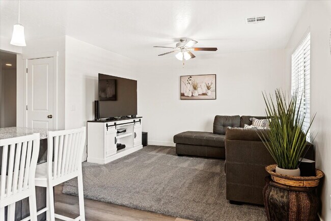 Photo - "4-Bed with 2.5 Baths in Beautiful St Geor...