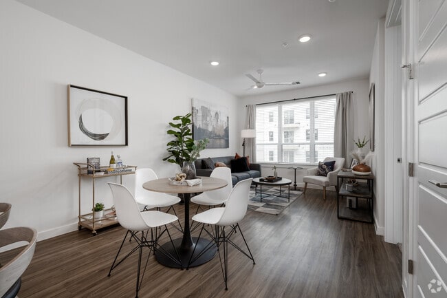 1BR, 1BA - 746SF