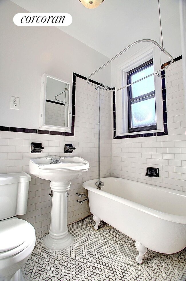 Photo - 511 W 169th St