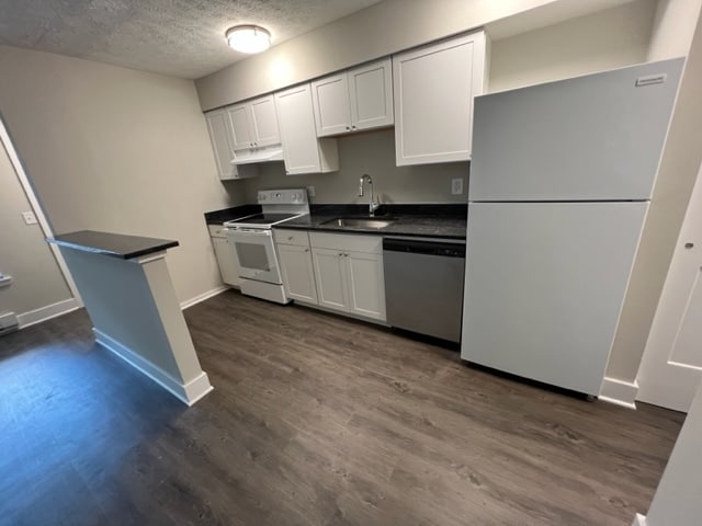 Photo - Pine Lake Apartments