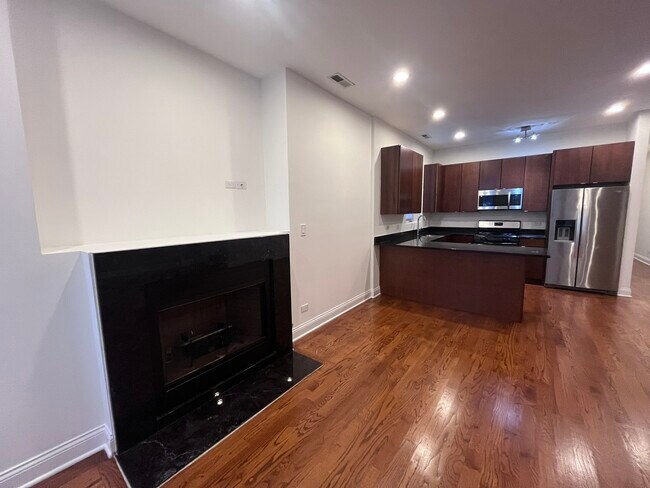 Photo - 5644 N California Ave Unidad 2S