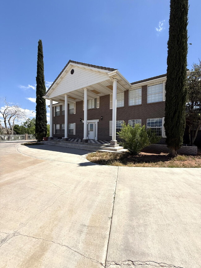 Photo - AVAILABLE AUGUST 4TH- RENT - 5 BDRM - 5 1/2 BATH - VIEWS VIEWS VIEWS