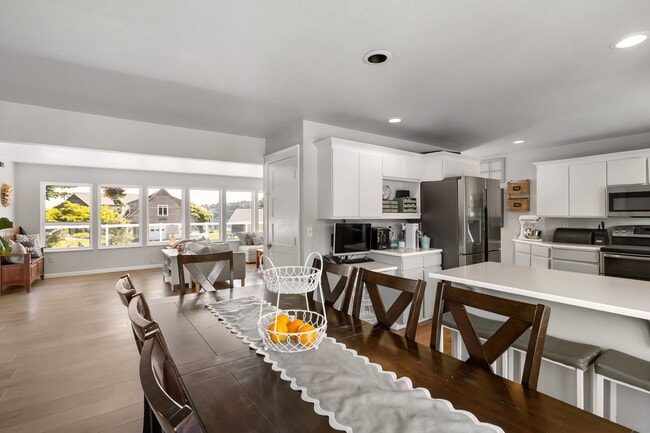 11410 SE Regatta View Ln
